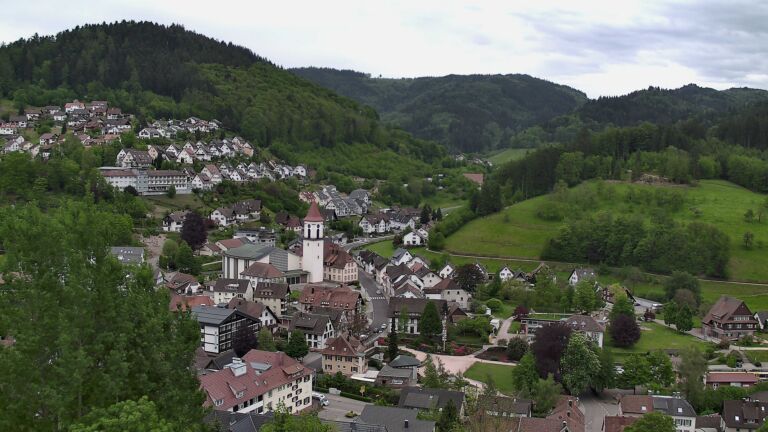 Dieses Bild zeigt eine Webcam-Aufnahme von Ottenhöfen, aufgenommen am Montag, den 04.05.2026 um 16:40 Uhr