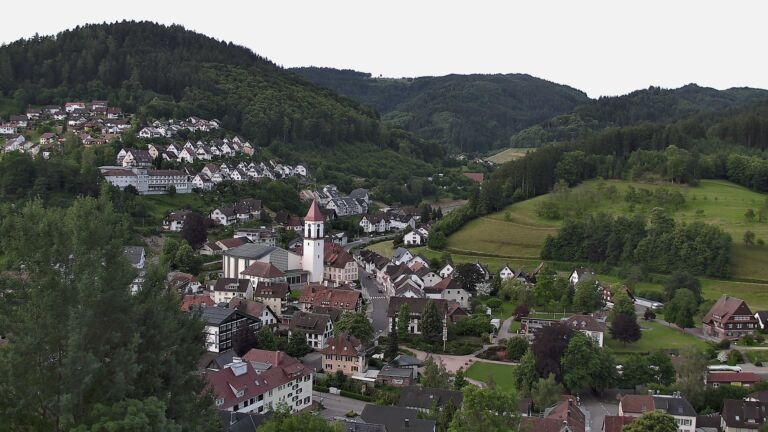 Dieses Bild zeigt eine Webcam-Aufnahme von Ottenhöfen, aufgenommen am Samstag, den 06.06.2026 um 07:00 Uhr