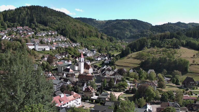 Dieses Bild zeigt eine Webcam-Aufnahme von Ottenhöfen, aufgenommen am Montag, den 31.08.2026 um 16:20 Uhr