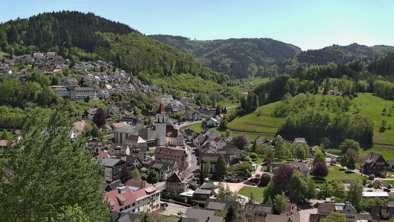 Dieses Bild zeigt eine Webcam-Aufnahme von Ottenhöfen, aufgenommen am Donnerstag, den 30.04.2026 um 14:20 Uhr