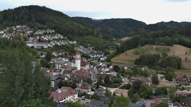 Dieses Bild zeigt eine Webcam-Aufnahme von Ottenhöfen, aufgenommen am Dienstag, den 18.08.2026 um 18:10 Uhr