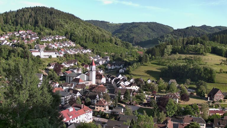 Dieses Bild zeigt eine Webcam-Aufnahme von Ottenhöfen, aufgenommen am Samstag, den 23.05.2026 um 19:10 Uhr