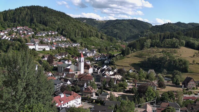 Dieses Bild zeigt eine Webcam-Aufnahme von Ottenhöfen, aufgenommen am Dienstag, den 21.07.2026 um 18:20 Uhr