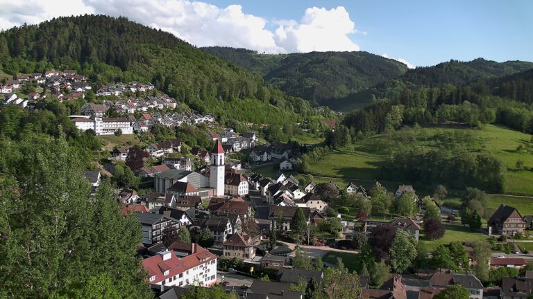 Dieses Bild zeigt eine Webcam-Aufnahme von Ottenhöfen, aufgenommen am Freitag, den 08.05.2026 um 18:40 Uhr