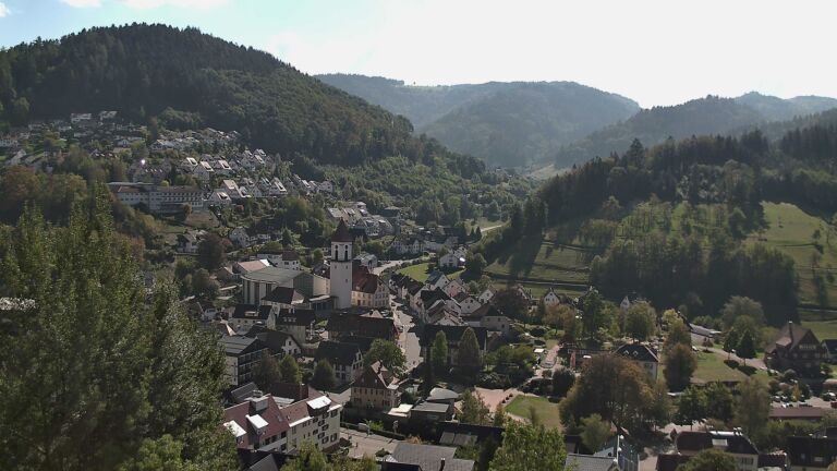Dieses Bild zeigt eine Webcam-Aufnahme von Ottenhöfen, aufgenommen am Montag, den 05.10.2026 um 13:10 Uhr