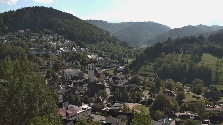 Dieses Bild zeigt eine Webcam-Aufnahme von Ottenhöfen, aufgenommen am Montag, den 05.10.2026 um 13:40 Uhr