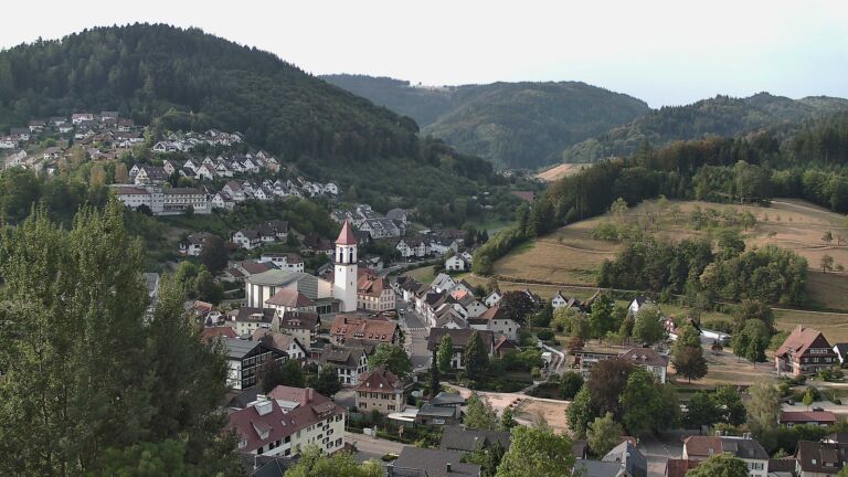 Dieses Bild zeigt eine Webcam-Aufnahme von Ottenhöfen, aufgenommen am Sonntag, den 16.08.2026 um 08:30 Uhr