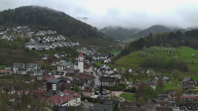 Dieses Bild zeigt eine Webcam-Aufnahme von Ottenhöfen, aufgenommen am Sonntag, den 12.04.2026 um 16:20 Uhr