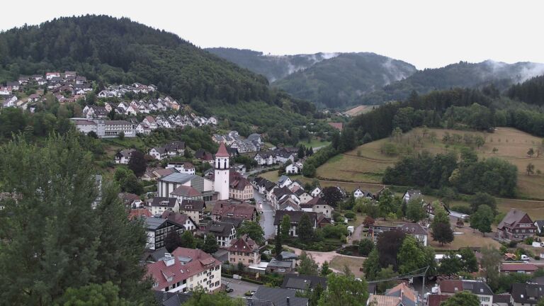 Dieses Bild zeigt eine Webcam-Aufnahme von Ottenhöfen, aufgenommen am Montag, den 27.07.2026 um 06:30 Uhr