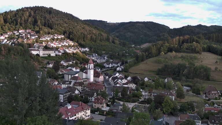 Dieses Bild zeigt eine Webcam-Aufnahme von Ottenhöfen, aufgenommen am Samstag, den 29.08.2026 um 19:40 Uhr