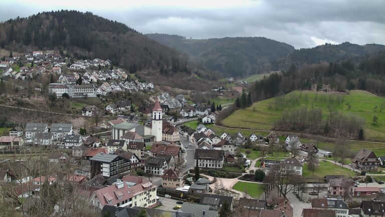 Dieses Bild zeigt eine Webcam-Aufnahme von Ottenhöfen, aufgenommen am Montag, den 16.03.2026 um 13:00 Uhr