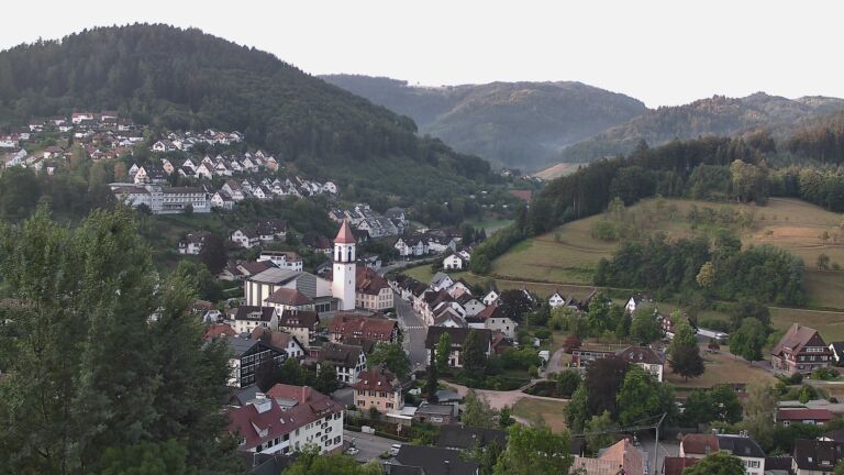 Dieses Bild zeigt eine Webcam-Aufnahme von Ottenhöfen, aufgenommen am Samstag, den 18.07.2026 um 06:40 Uhr