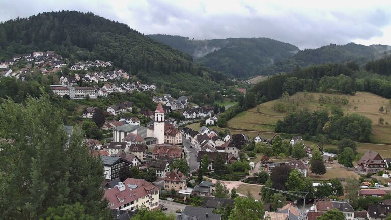 Dieses Bild zeigt eine Webcam-Aufnahme von Ottenhöfen, aufgenommen am Montag, den 27.07.2026 um 08:40 Uhr