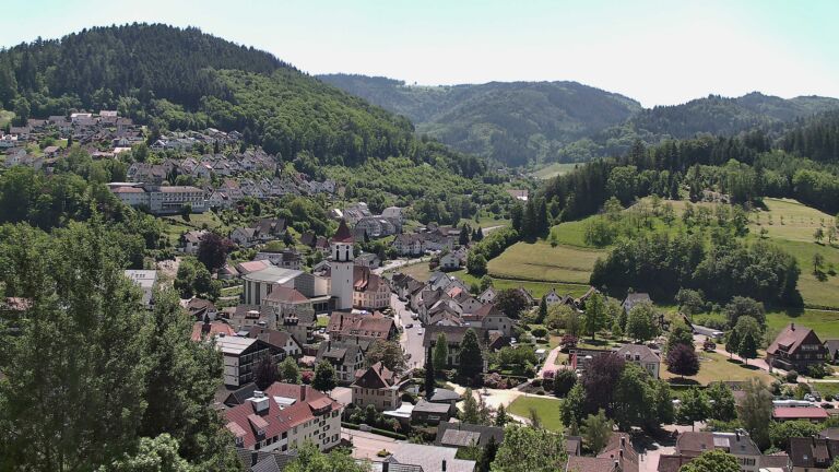 Dieses Bild zeigt eine Webcam-Aufnahme von Ottenhöfen, aufgenommen am Samstag, den 23.05.2026 um 12:50 Uhr