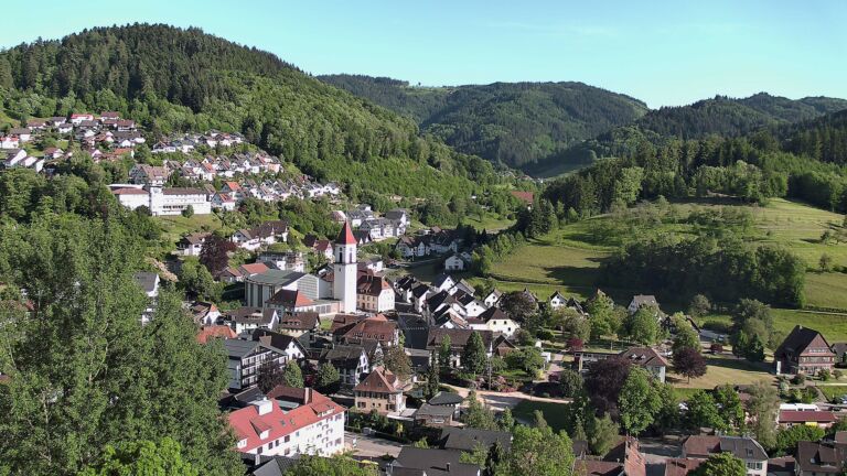 Dieses Bild zeigt eine Webcam-Aufnahme von Ottenhöfen, aufgenommen am Freitag, den 22.05.2026 um 18:40 Uhr