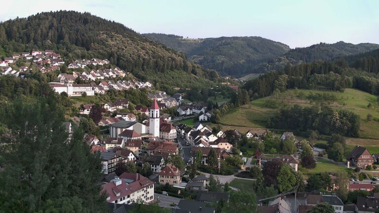 Dieses Bild zeigt eine Webcam-Aufnahme von Ottenhöfen, aufgenommen am Samstag, den 27.06.2026 um 20:10 Uhr