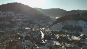 Dieses Bild zeigt eine Webcam-Aufnahme von Ottenhöfen, aufgenommen am Mittwoch, den 07.01.2026 um 10:50 Uhr