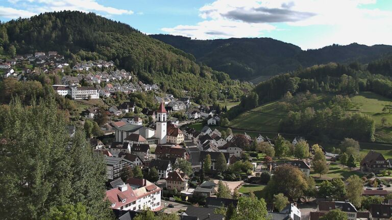 Dieses Bild zeigt eine Webcam-Aufnahme von Ottenhöfen, aufgenommen am Montag, den 12.10.2026 um 15:50 Uhr