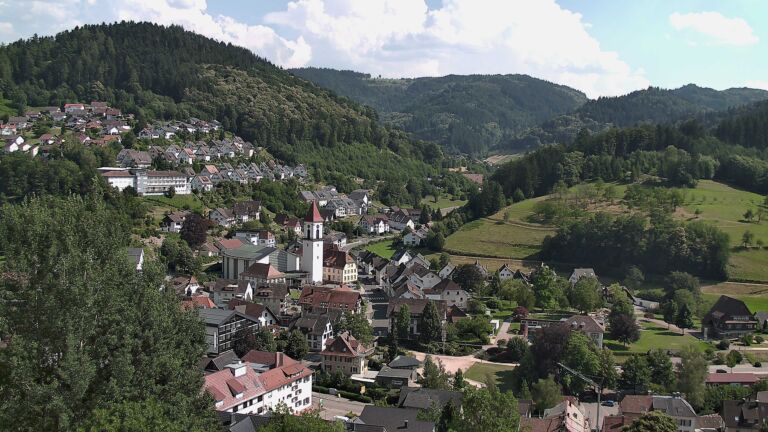 Dieses Bild zeigt eine Webcam-Aufnahme von Ottenhöfen, aufgenommen am Samstag, den 27.06.2026 um 16:30 Uhr