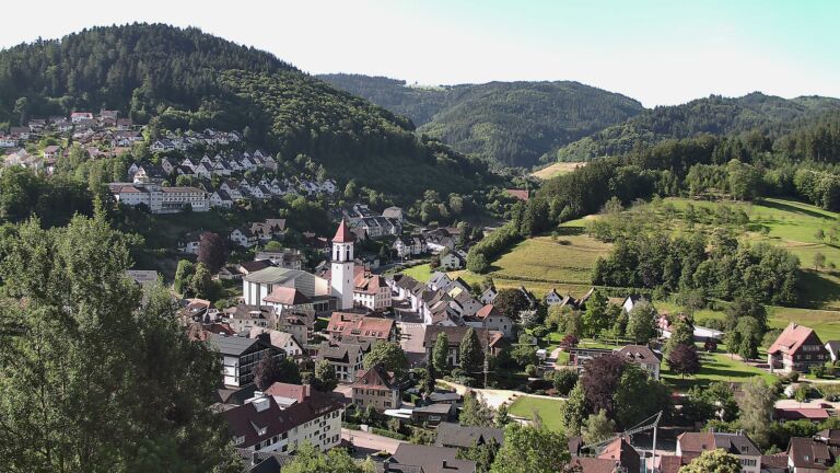 Dieses Bild zeigt eine Webcam-Aufnahme von Ottenhöfen, aufgenommen am Sonntag, den 14.06.2026 um 08:50 Uhr