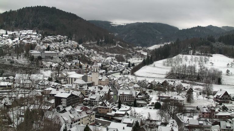 Dieses Bild zeigt eine Webcam-Aufnahme von Ottenhöfen, aufgenommen am Freitag, den 02.01.2026 um 11:00 Uhr