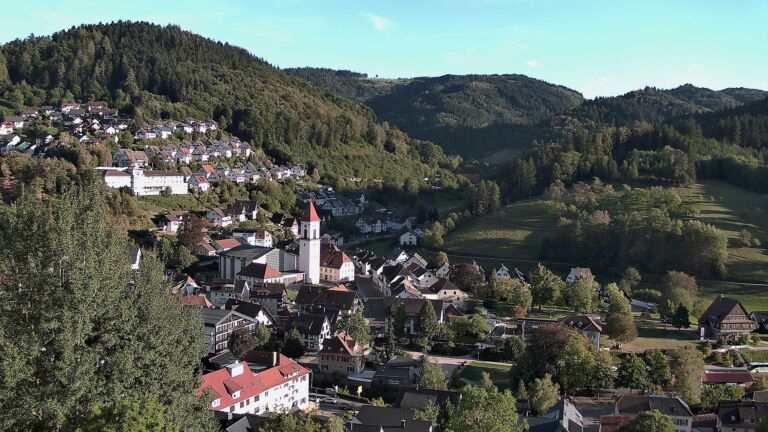 Dieses Bild zeigt eine Webcam-Aufnahme von Ottenhöfen, aufgenommen am Montag, den 14.09.2026 um 18:20 Uhr