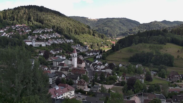 Dieses Bild zeigt eine Webcam-Aufnahme von Ottenhöfen, aufgenommen am Mittwoch, den 08.07.2026 um 17:40 Uhr