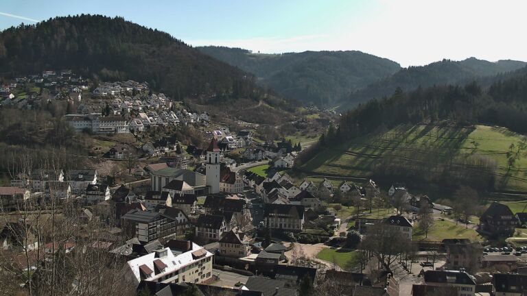 Dieses Bild zeigt eine Webcam-Aufnahme von Ottenhöfen, aufgenommen am Donnerstag, den 26.02.2026 um 13:50 Uhr