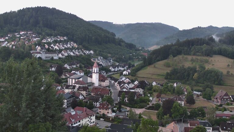 Dieses Bild zeigt eine Webcam-Aufnahme von Ottenhöfen, aufgenommen am Samstag, den 18.07.2026 um 05:50 Uhr