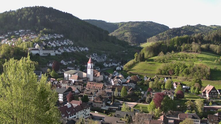 Dieses Bild zeigt eine Webcam-Aufnahme von Ottenhöfen, aufgenommen am Montag, den 27.04.2026 um 07:50 Uhr