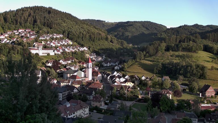 Dieses Bild zeigt eine Webcam-Aufnahme von Ottenhöfen, aufgenommen am Freitag, den 05.06.2026 um 20:20 Uhr