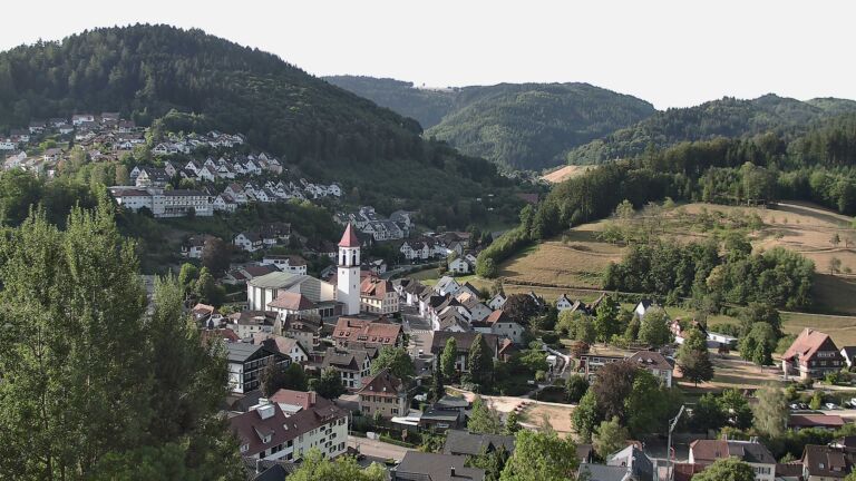 Dieses Bild zeigt eine Webcam-Aufnahme von Ottenhöfen, aufgenommen am Montag, den 10.08.2026 um 08:40 Uhr