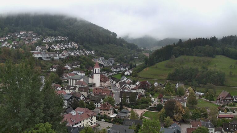 Dieses Bild zeigt eine Webcam-Aufnahme von Ottenhöfen, aufgenommen am Sonntag, den 18.10.2026 um 16:40 Uhr