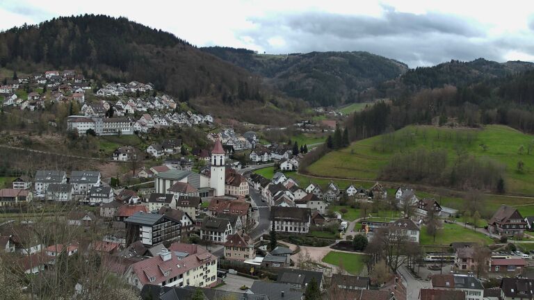 Dieses Bild zeigt eine Webcam-Aufnahme von Ottenhöfen, aufgenommen am Samstag, den 04.04.2026 um 16:10 Uhr