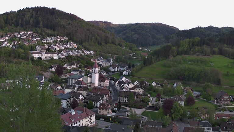 Dieses Bild zeigt eine Webcam-Aufnahme von Ottenhöfen, aufgenommen am Samstag, den 25.04.2026 um 20:20 Uhr