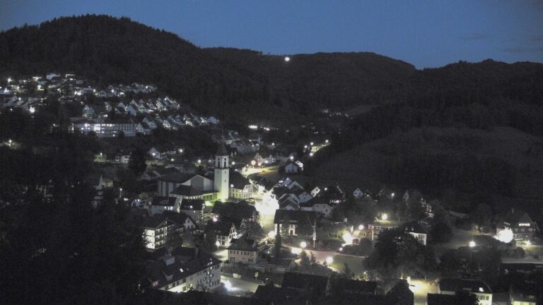 Dieses Bild zeigt eine Webcam-Aufnahme von Ottenhöfen, aufgenommen am Sonntag, den 17.05.2026 um 22:00 Uhr