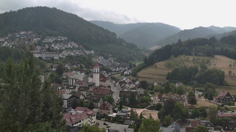Dieses Bild zeigt eine Webcam-Aufnahme von Ottenhöfen, aufgenommen am Montag, den 17.08.2026 um 12:10 Uhr
