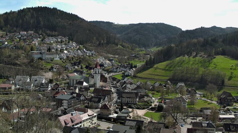 Dieses Bild zeigt eine Webcam-Aufnahme von Ottenhöfen, aufgenommen am Montag, den 06.04.2026 um 14:40 Uhr