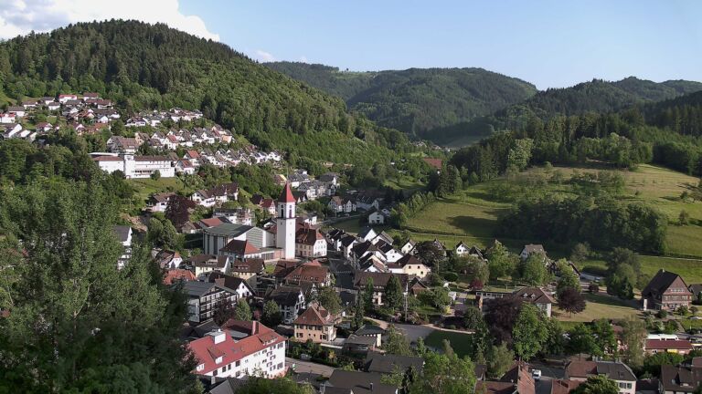 Dieses Bild zeigt eine Webcam-Aufnahme von Ottenhöfen, aufgenommen am Montag, den 25.05.2026 um 19:10 Uhr
