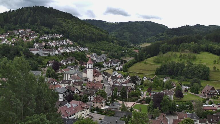 Dieses Bild zeigt eine Webcam-Aufnahme von Ottenhöfen, aufgenommen am Donnerstag, den 04.06.2026 um 11:00 Uhr