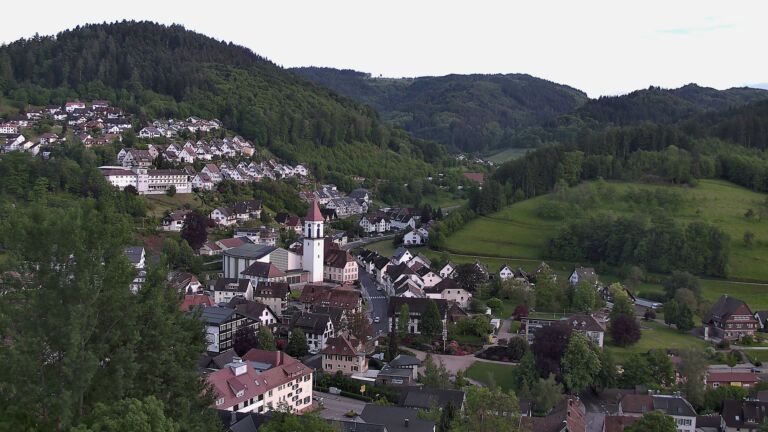Dieses Bild zeigt eine Webcam-Aufnahme von Ottenhöfen, aufgenommen am Freitag, den 15.05.2026 um 19:20 Uhr