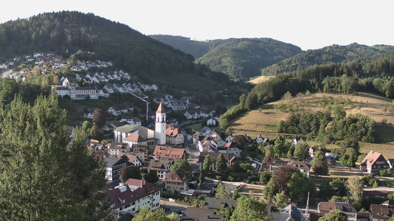 Dieses Bild zeigt eine Webcam-Aufnahme von Ottenhöfen, aufgenommen am Donnerstag, den 06.08.2026 um 07:50 Uhr