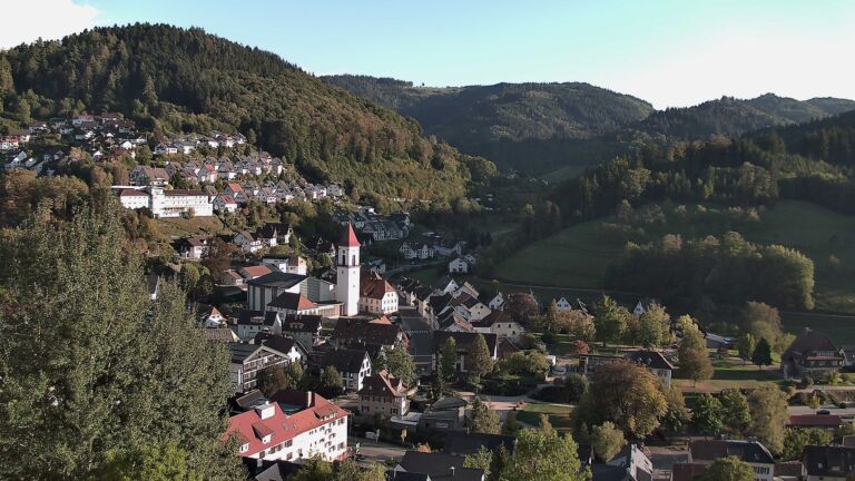 Dieses Bild zeigt eine Webcam-Aufnahme von Ottenhöfen, aufgenommen am Montag, den 05.10.2026 um 17:40 Uhr
