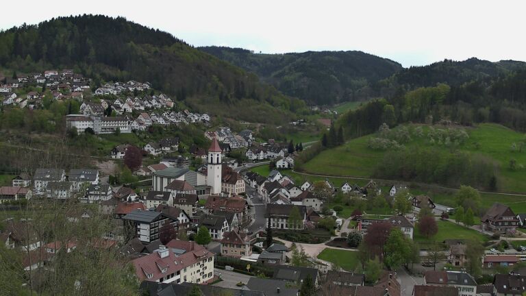 Dieses Bild zeigt eine Webcam-Aufnahme von Ottenhöfen, aufgenommen am Samstag, den 18.04.2026 um 16:40 Uhr