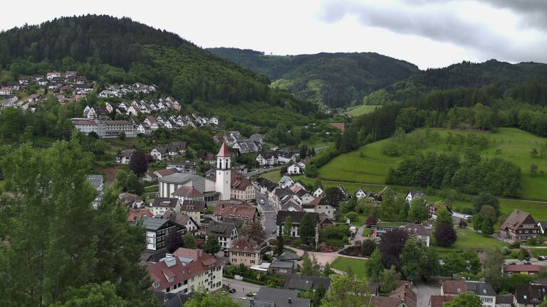 Dieses Bild zeigt eine Webcam-Aufnahme von Ottenhöfen, aufgenommen am Freitag, den 15.05.2026 um 09:20 Uhr