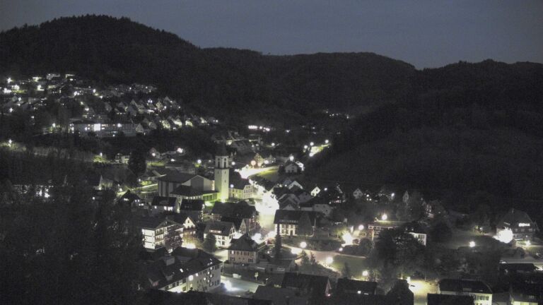 Dieses Bild zeigt eine Webcam-Aufnahme von Ottenhöfen, aufgenommen am Montag, den 27.04.2026 um 21:30 Uhr