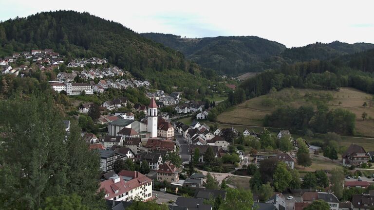Dieses Bild zeigt eine Webcam-Aufnahme von Ottenhöfen, aufgenommen am Mittwoch, den 26.08.2026 um 18:10 Uhr