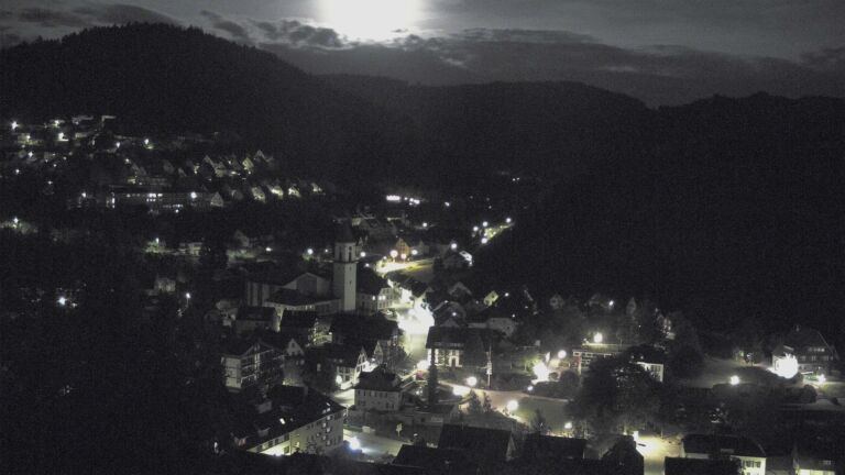 Dieses Bild zeigt eine Webcam-Aufnahme von Ottenhöfen, aufgenommen am Montag, den 04.05.2026 um 01:30 Uhr