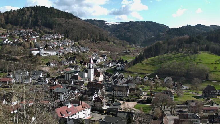 Dieses Bild zeigt eine Webcam-Aufnahme von Ottenhöfen, aufgenommen am Mittwoch, den 01.04.2026 um 16:40 Uhr