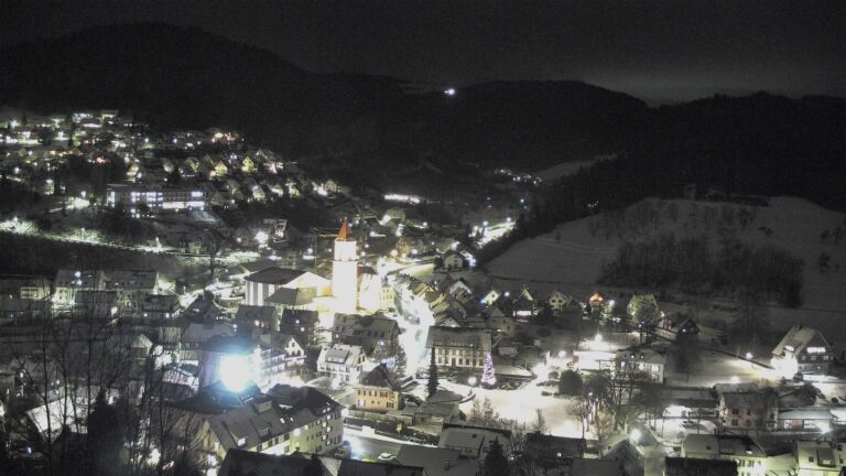 Dieses Bild zeigt eine Webcam-Aufnahme von Ottenhöfen, aufgenommen am Donnerstag, den 08.01.2026 um 18:00 Uhr